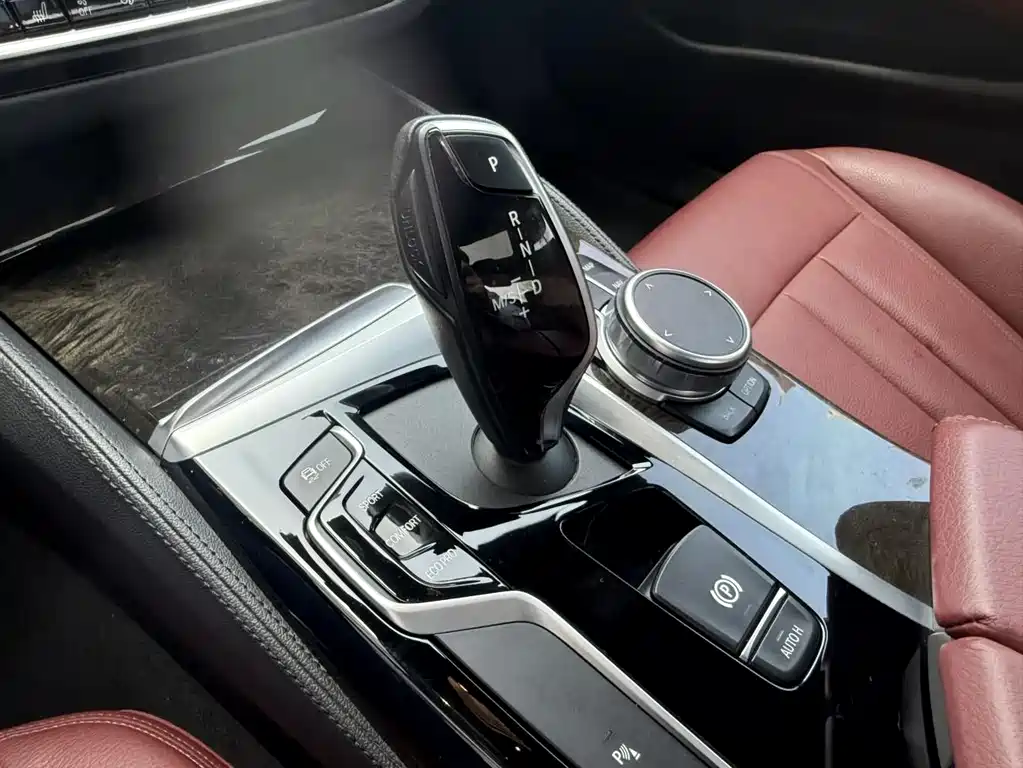 BMW 5 Series 2020 — фото 12