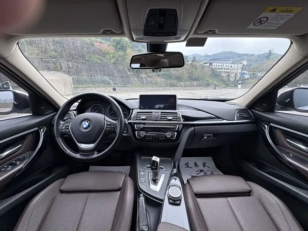 BMW 3 Series 2018 — фото 15