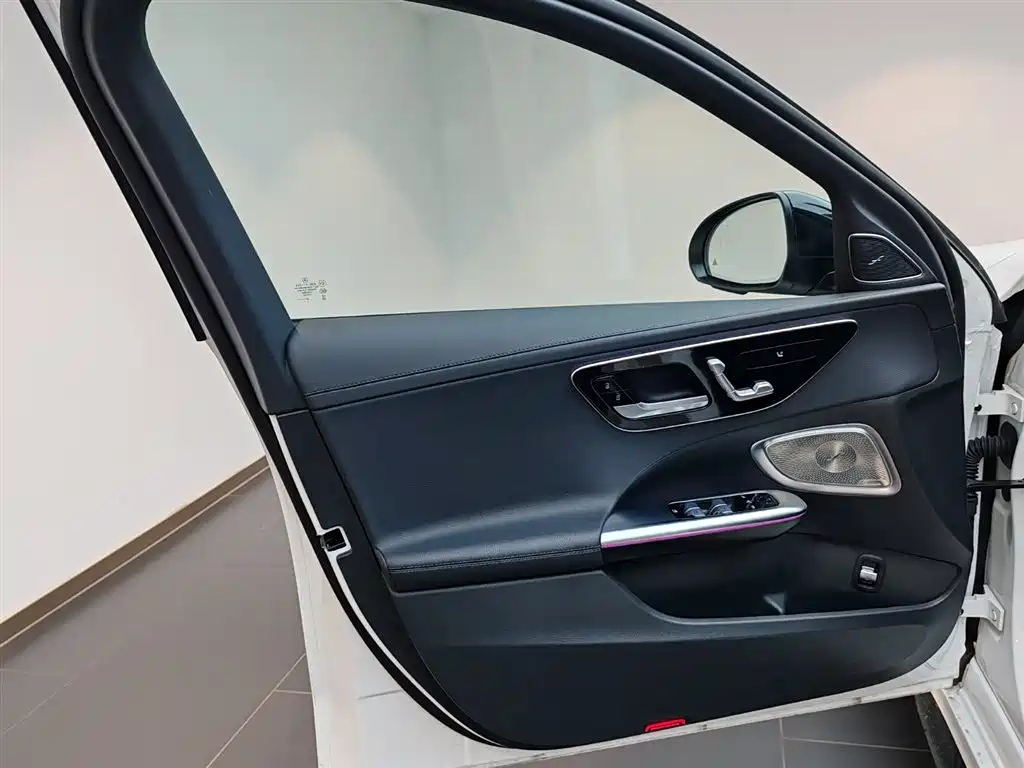 Mercedes-Benz C-Class 2024 — фото 14