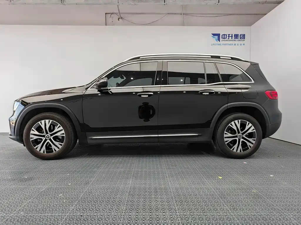 Mercedes-Benz GLB 2024