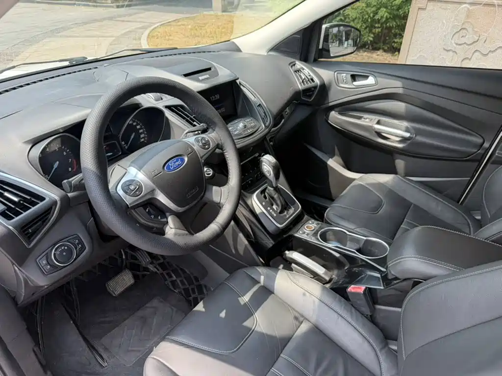 Ford Kuga 2015 — фото 14