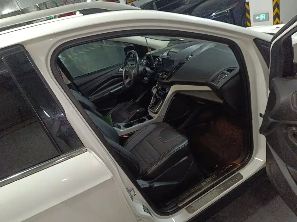 Ford Kuga 2015 — фото 20