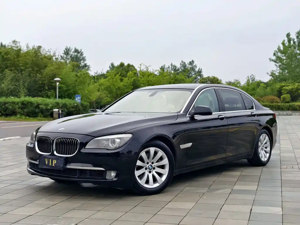 BMW 7 Series 2012 — фото 1