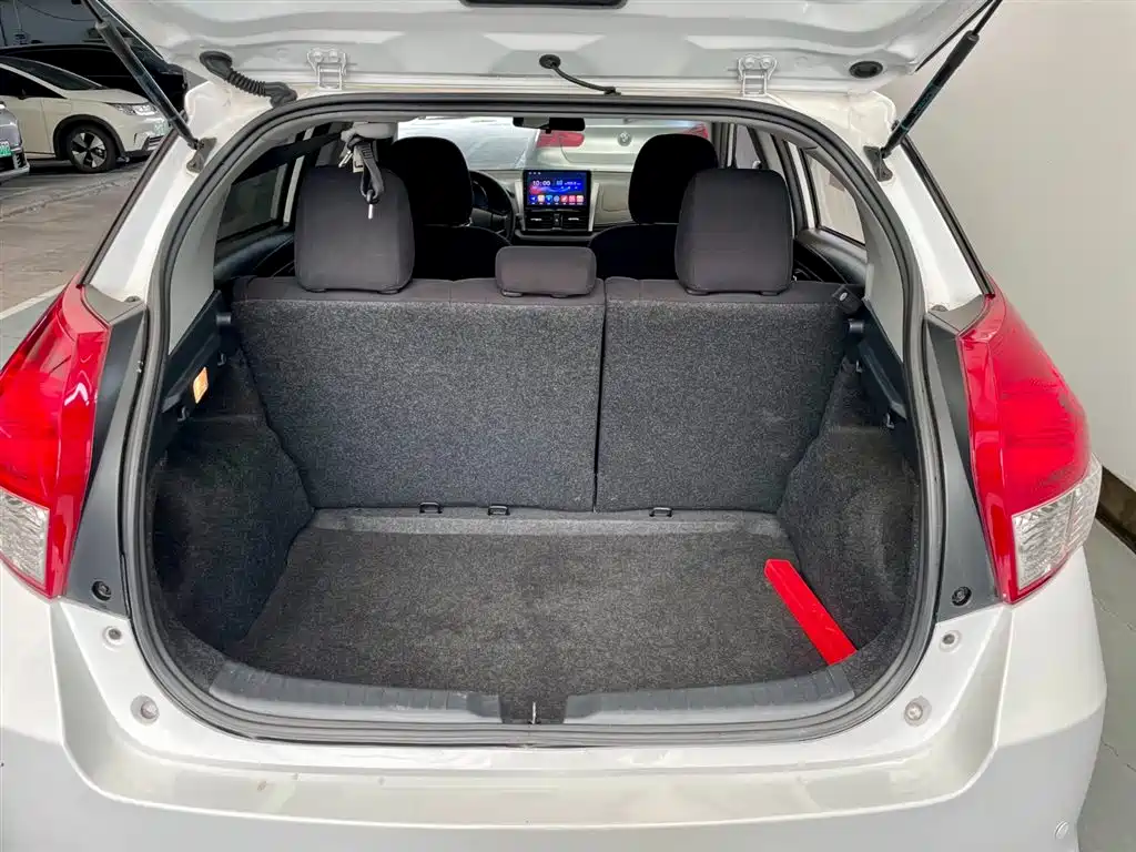 Toyota Yaris L 2015 — фото 14