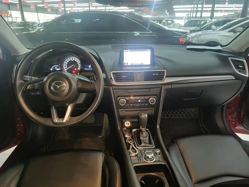 Mazda 3 Axela 2018 — фото 10