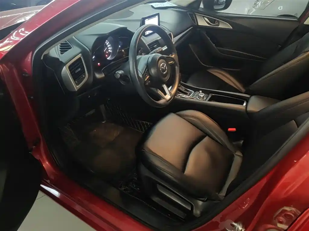 Mazda 3 Axela 2018 — фото 16