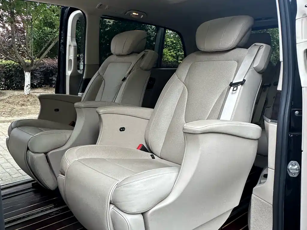 Mercedes-Benz V-Class 2020 — фото 14
