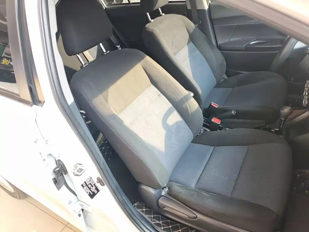 Toyota Yaris L 2020 — фото 25