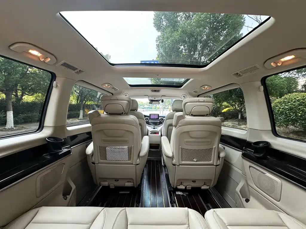 Mercedes-Benz V-Class 2020 — фото 24