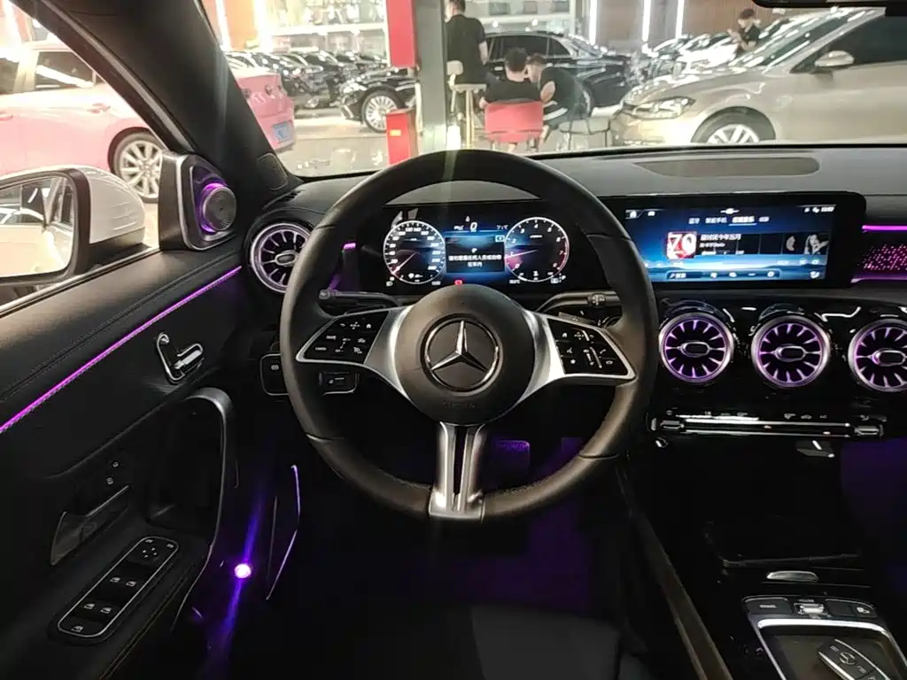 Mercedes-Benz A-Class 2024 — фото 11