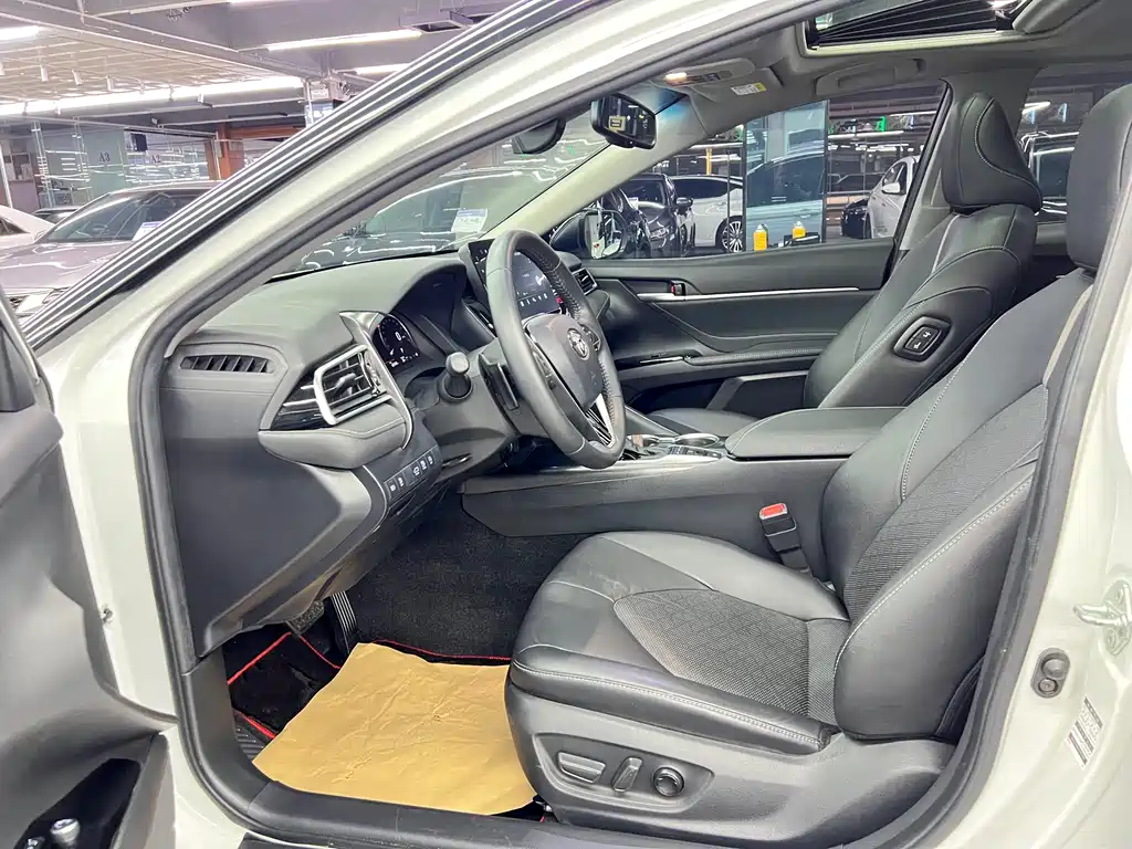 Toyota Camry 2022 — фото 11