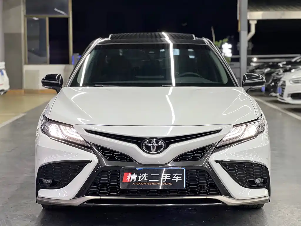 Toyota Camry 2022 — фото 6
