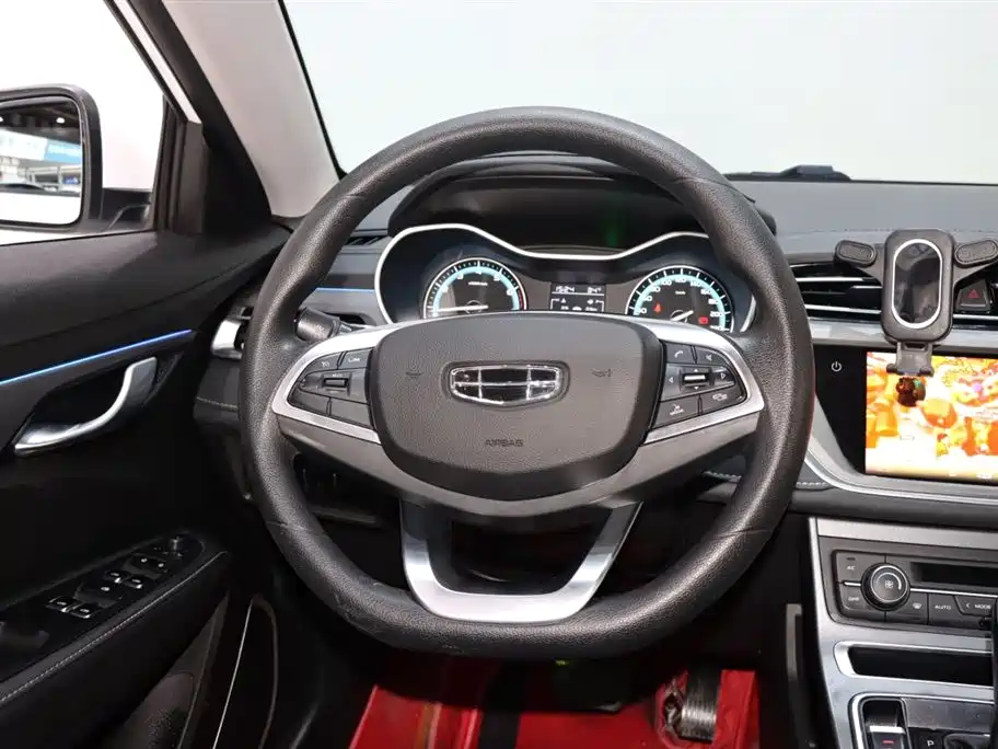 Geely Emgrand 2021 — фото 13