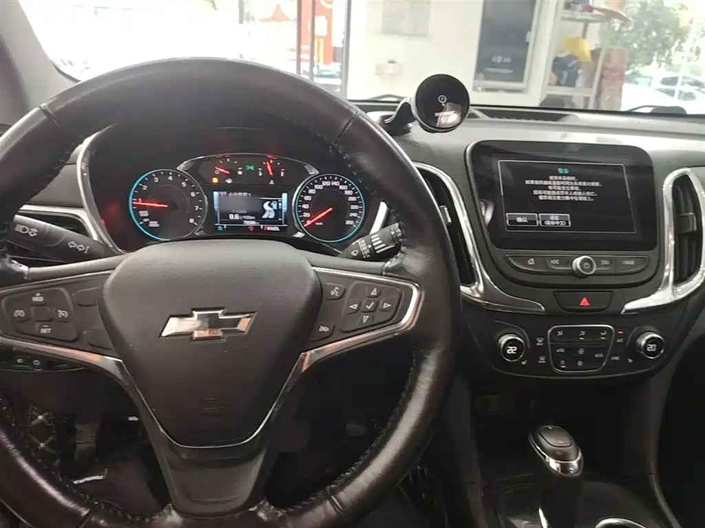 Chevrolet Equinox 2017 — фото 10