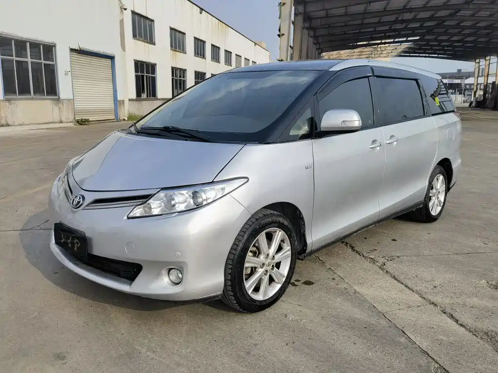 Toyota Previa 2011 — фото 16
