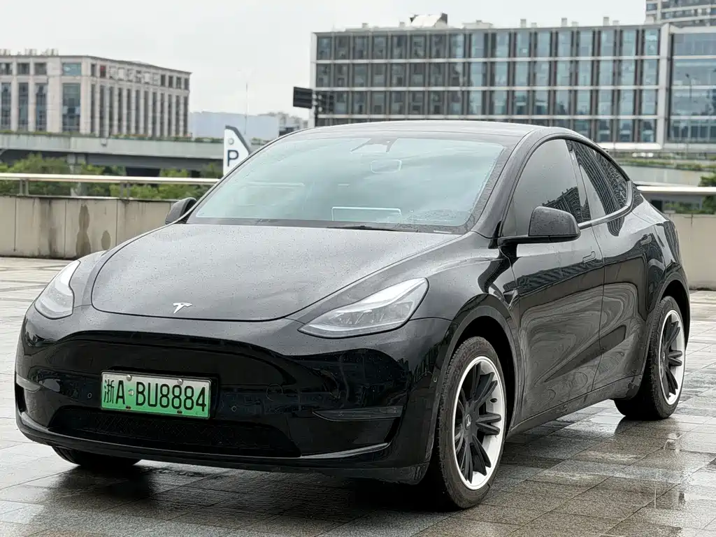 Tesla Model Y 2023 — фото 1