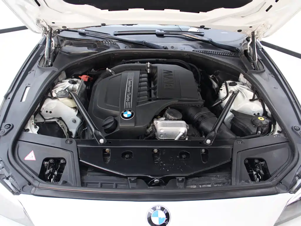 BMW 5 Series 2014 — фото 14
