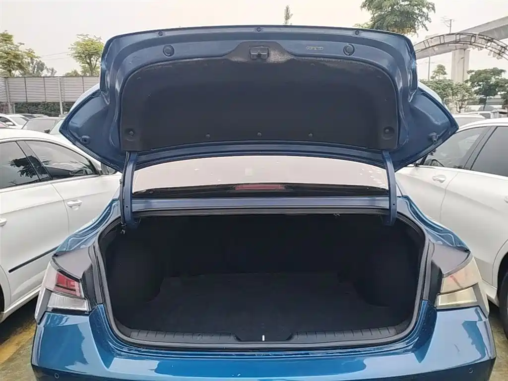 Hyundai Elantra 2022 — фото 19