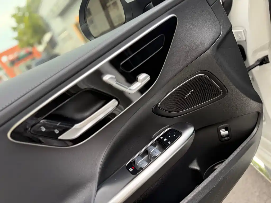 Mercedes-Benz C-Class 2023 — фото 8