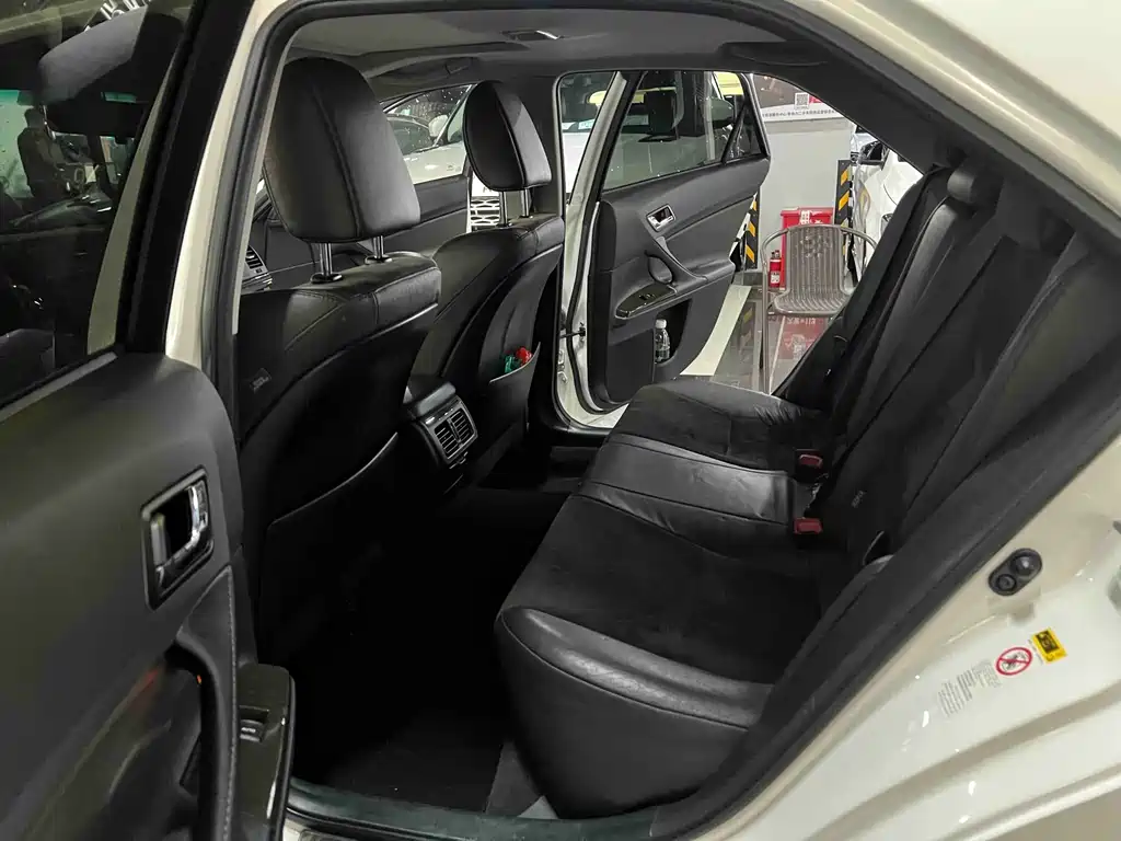 Toyota Reiz 2014