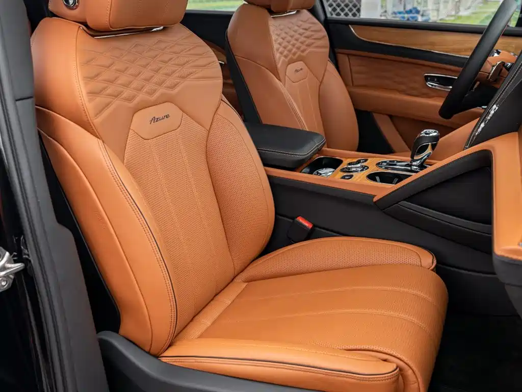 Bentley Bentayga 2023 — фото 18