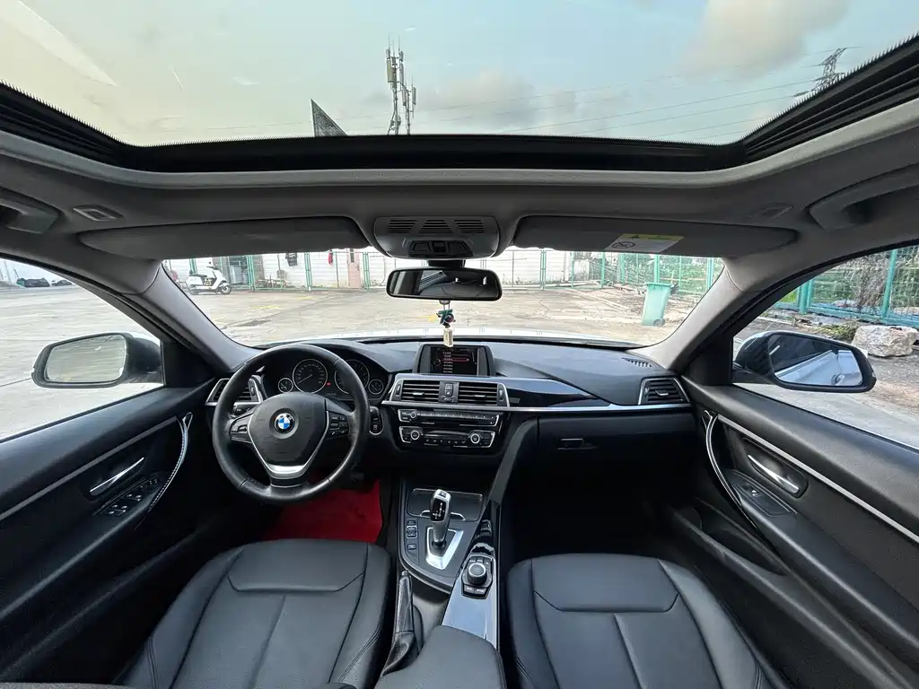 BMW 3 Series 2017 — фото 13