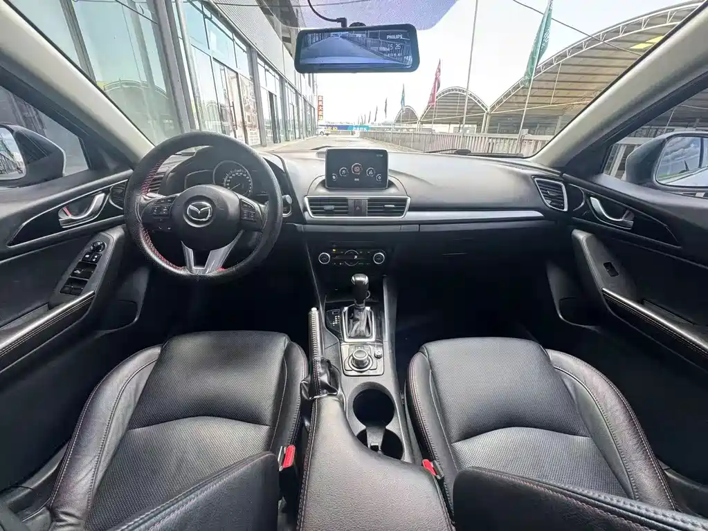Mazda 3 Axela 2016 — фото 8