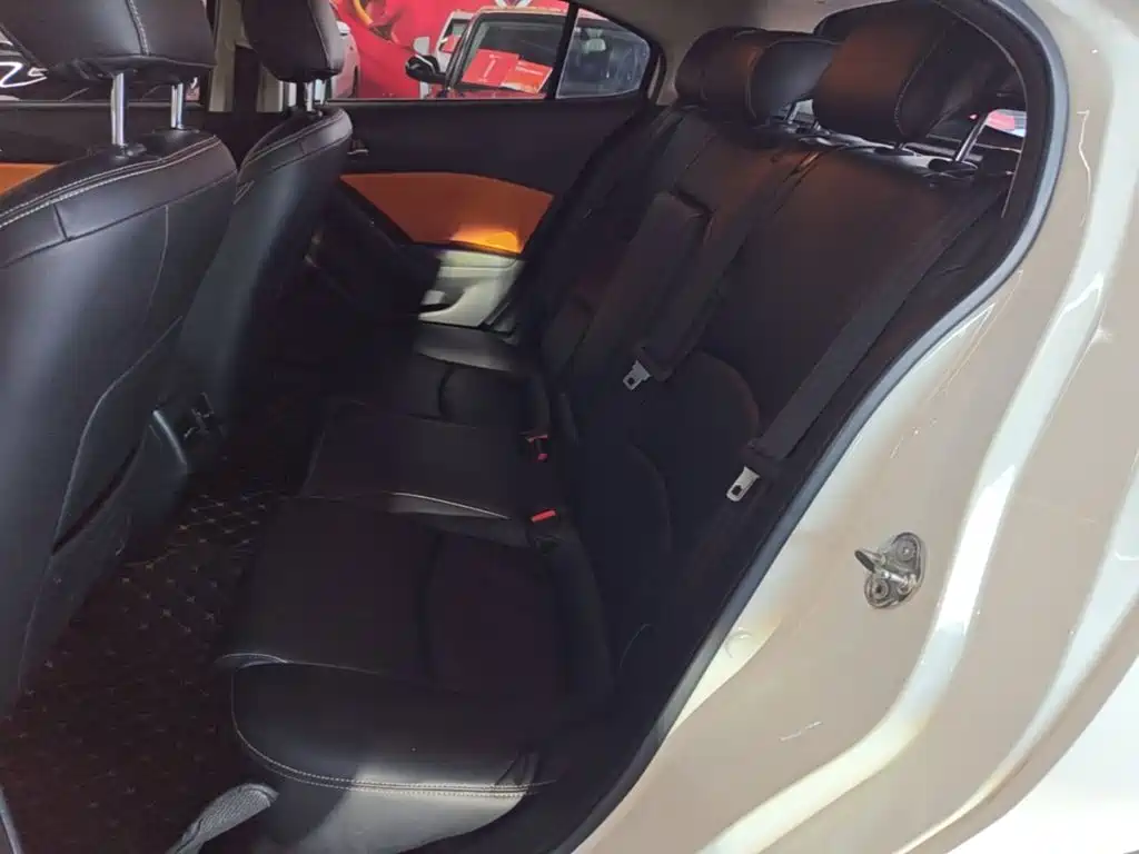 Mazda 3 Axela 2017 — фото 17