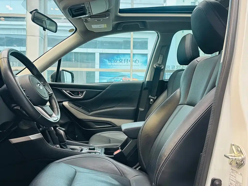 Subaru Forester 2022 — фото 12