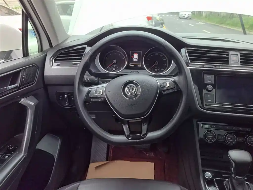 Volkswagen Tiguan L 2019 — фото 11
