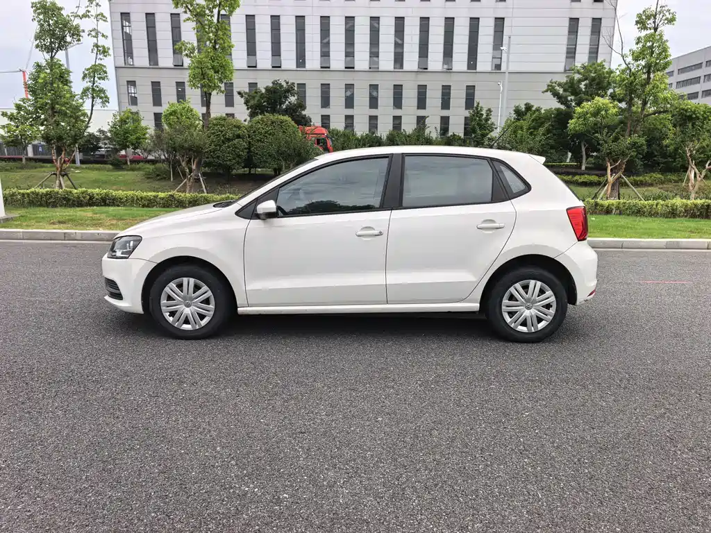 Volkswagen Polo 2016 — фото 10