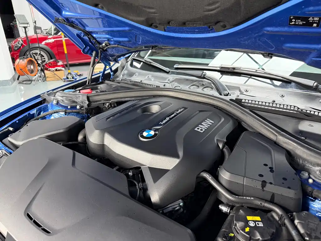 BMW 3 Series 2018 — фото 11