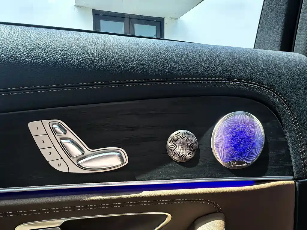 Mercedes-Benz E-Class 2023 — фото 10