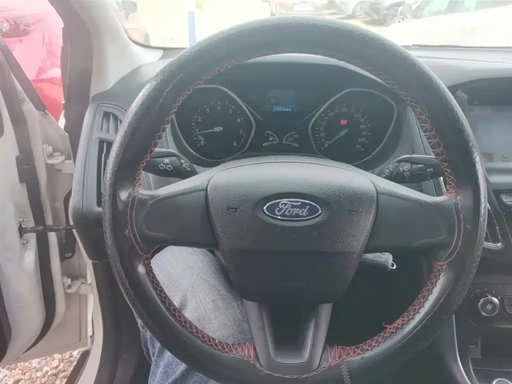 Ford Focus 2017 — фото 11