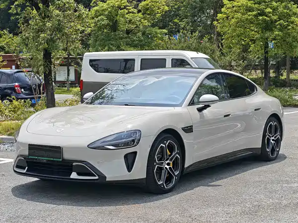 Xiaomi SU7 2024