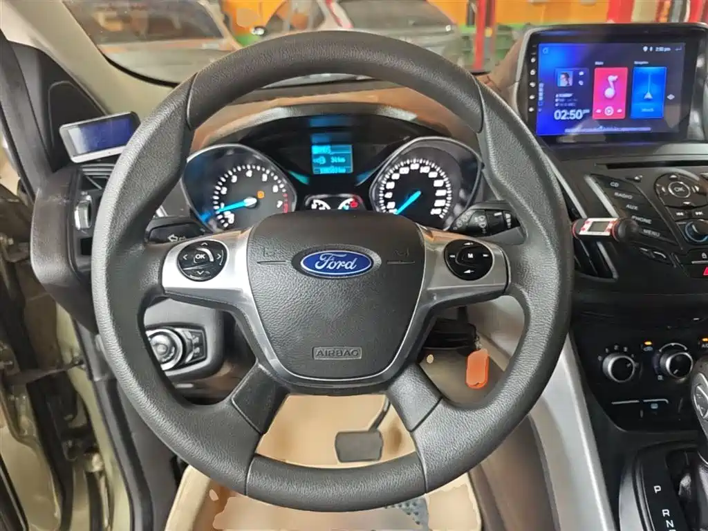 Ford Kuga 2014 — фото 11