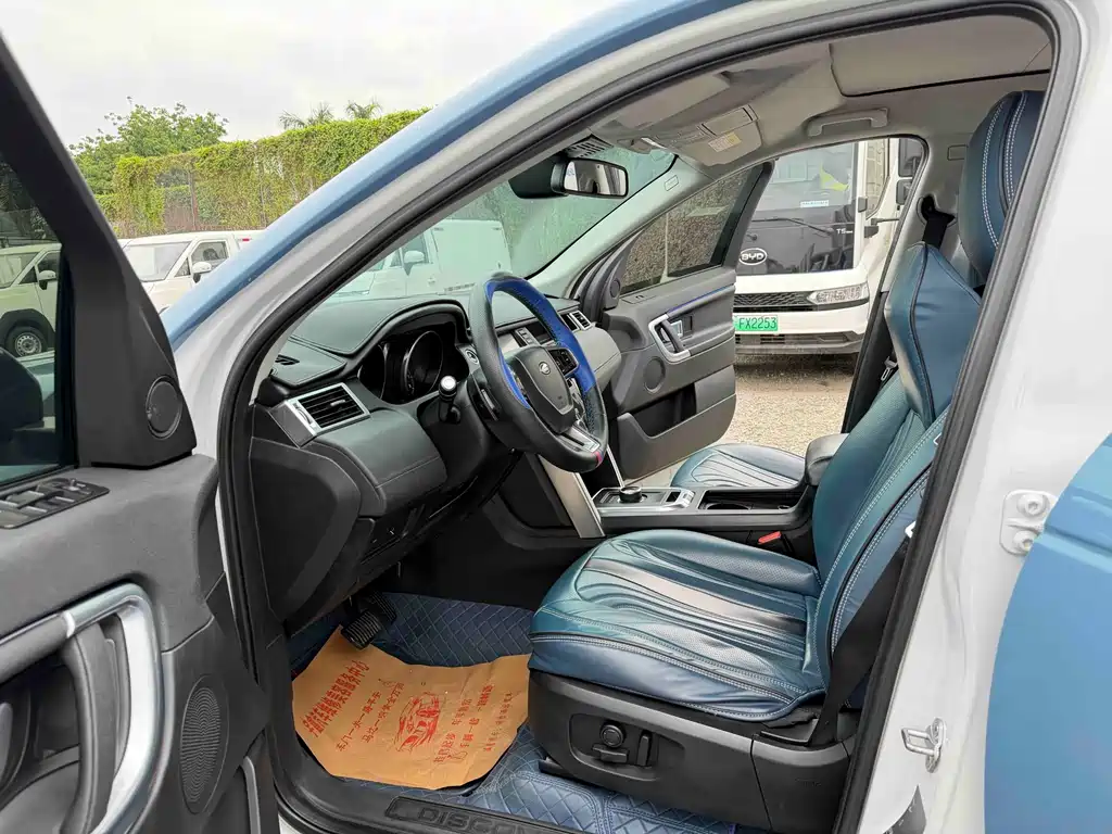 Land Rover Discovery Sport 2017 — фото 10