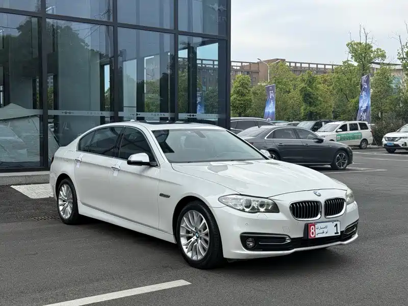 BMW 5 Series 2015 — фото 3