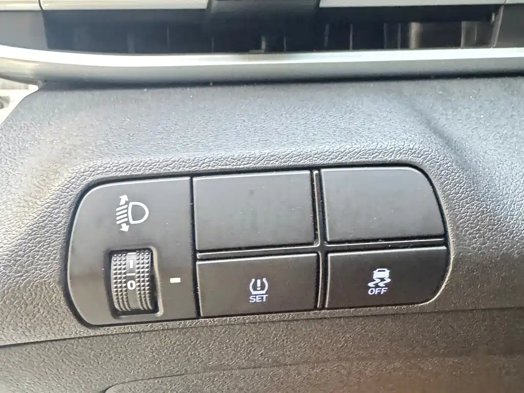 Hyundai Elantra 2023 — фото 21