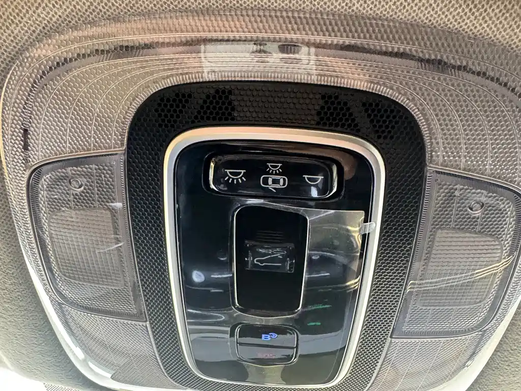 Hyundai Elantra 2023 — фото 23