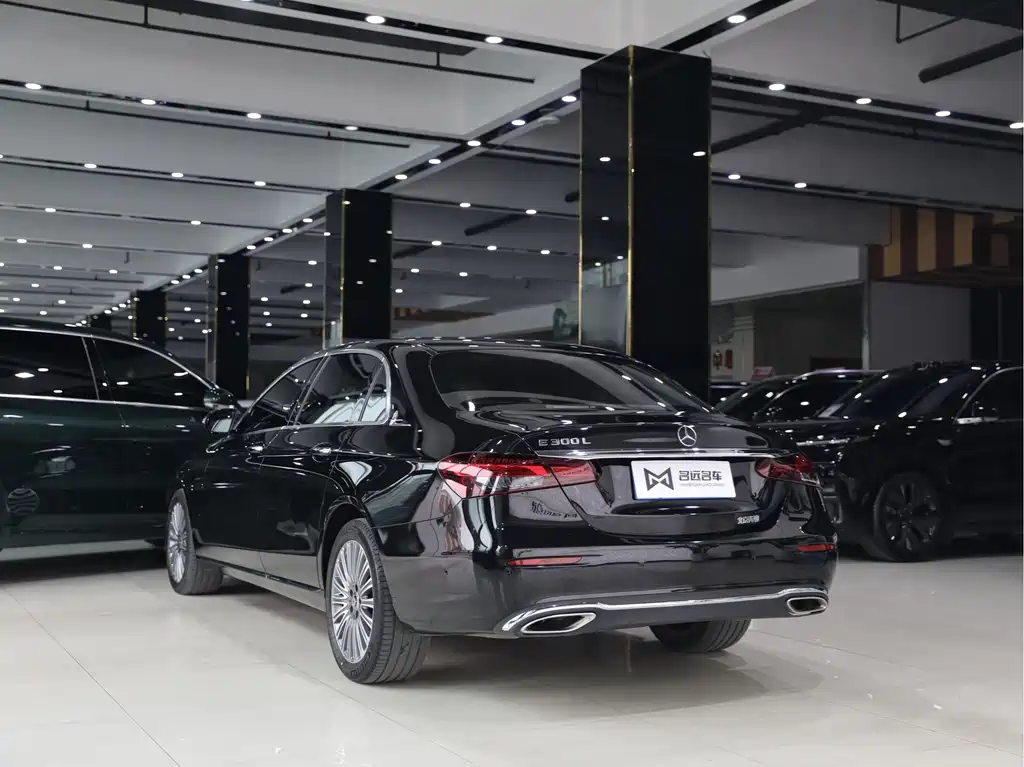 Mercedes-Benz E-Class 2023 — фото 13