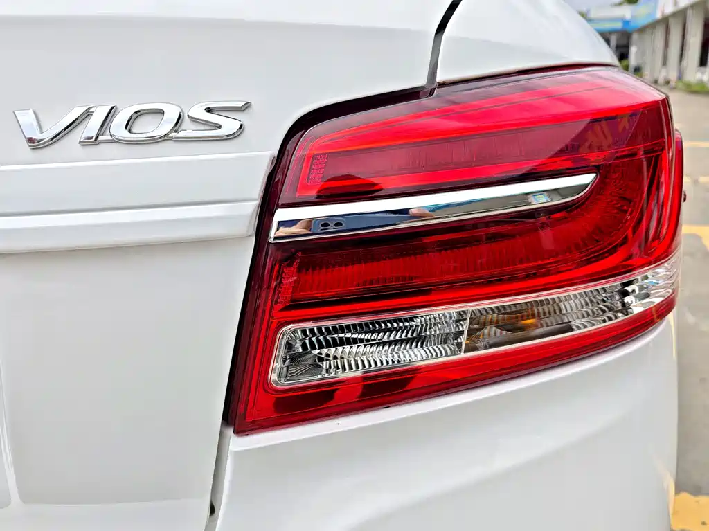 Toyota Vios 2017 — фото 25