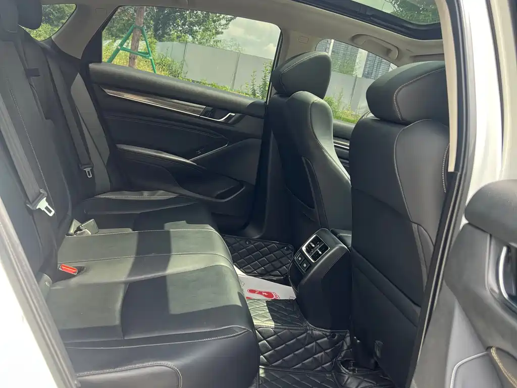 Honda Accord 2022 — фото 11