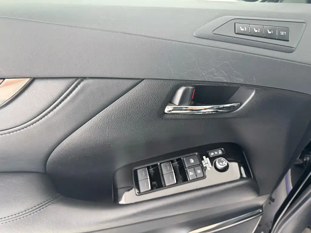 Toyota Vellfire 2023 — фото 15