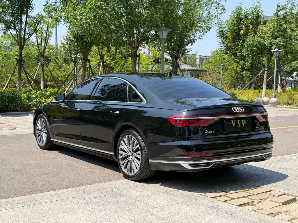 Audi A8 2022 — фото 19