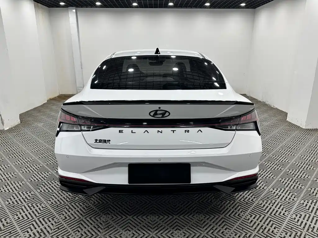 Hyundai Elantra 2023 — фото 8