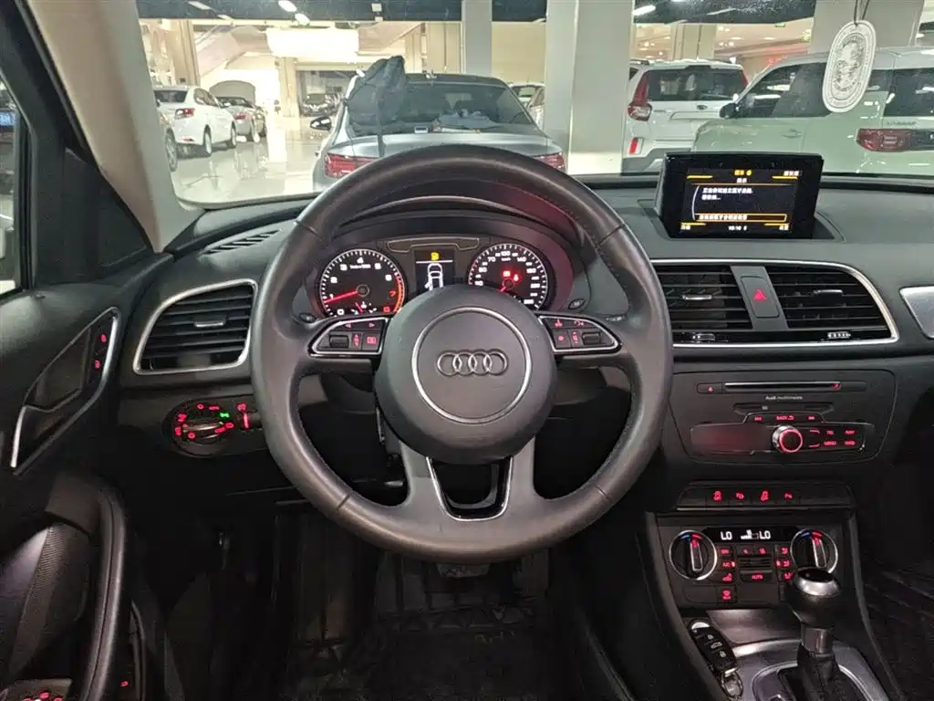 Audi Q3 2018 — фото 11