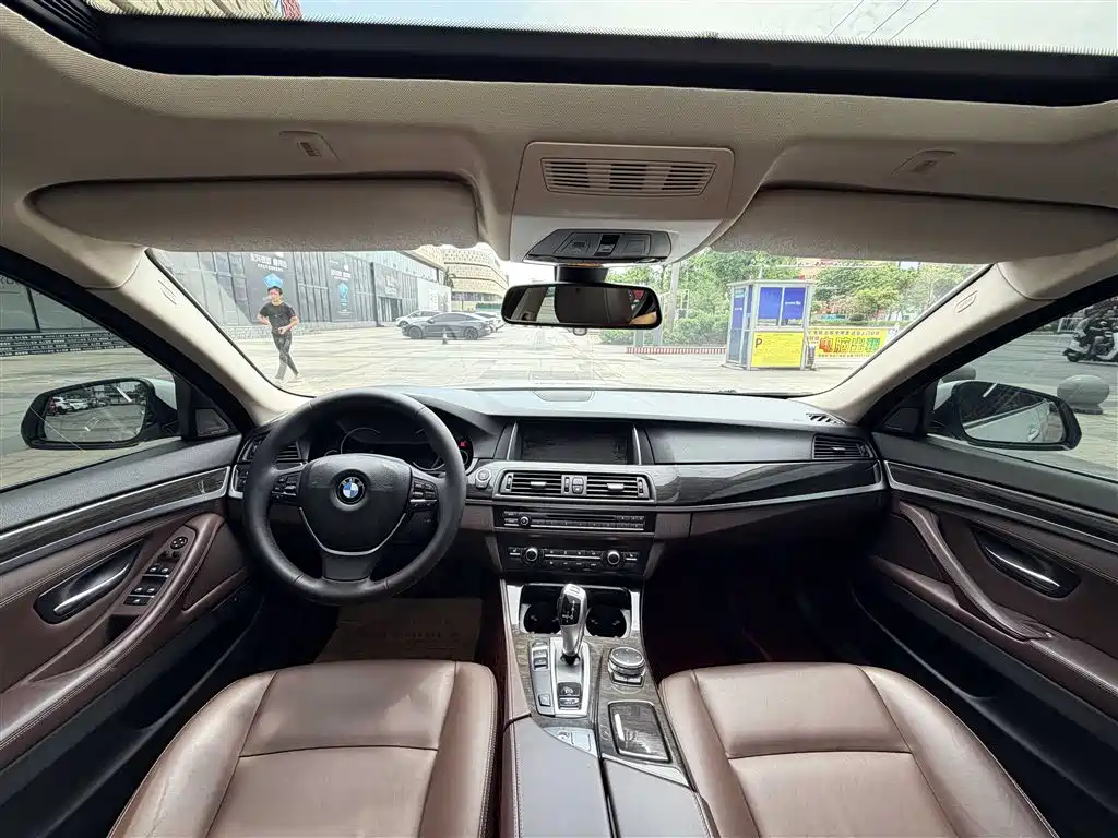 BMW 5 Series 2017 — фото 13