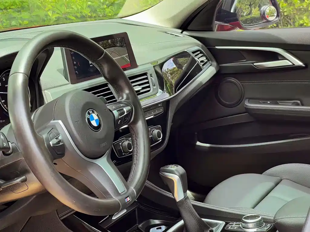 BMW 1 Series 2019 — фото 13