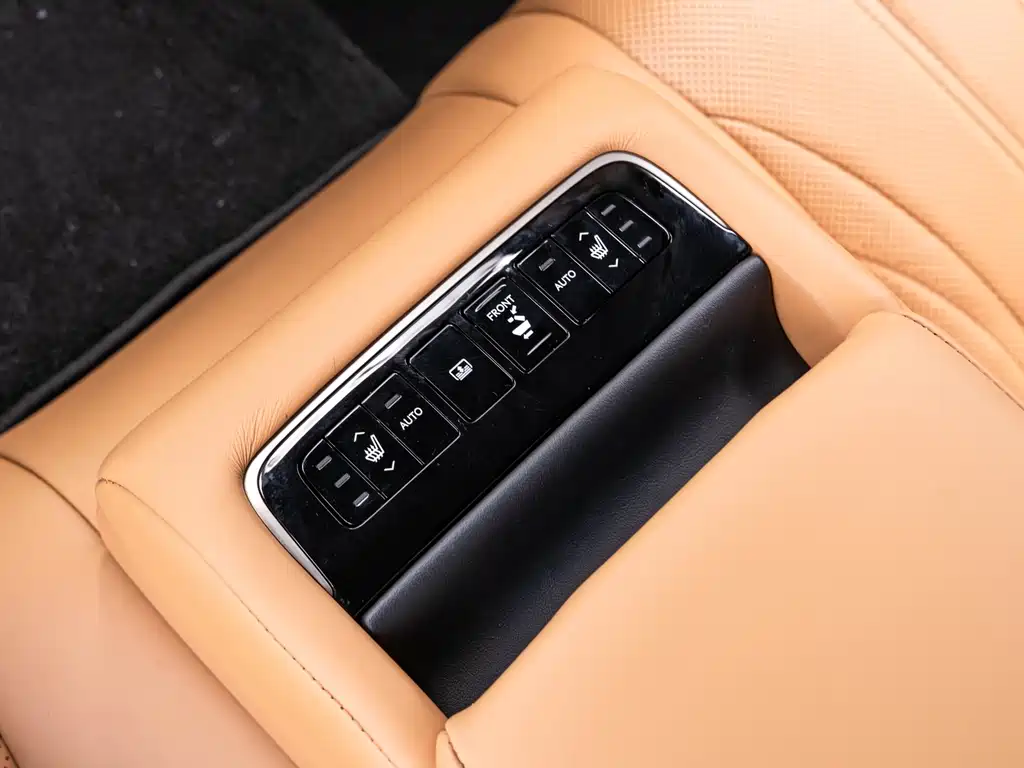 Lexus LS 2021 — фото 18